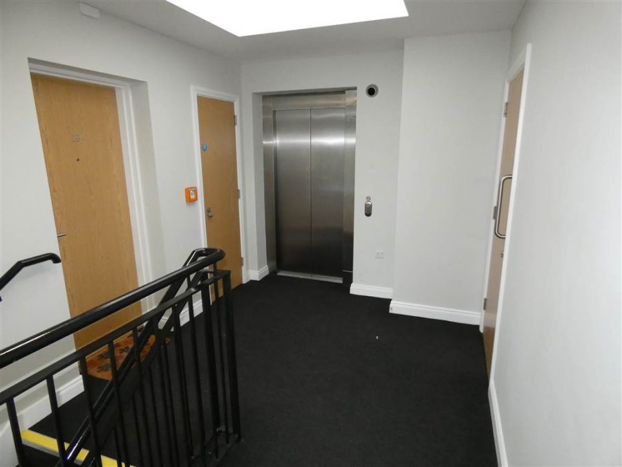 Apt 20 2B Summerhill Avenue