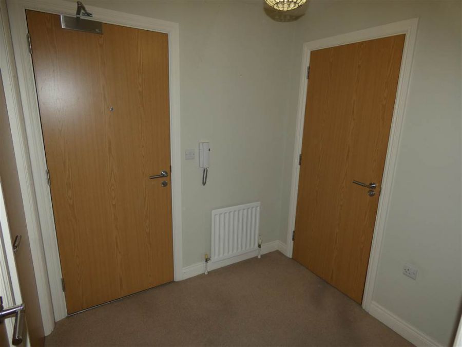 Apt 20 2B Summerhill Avenue