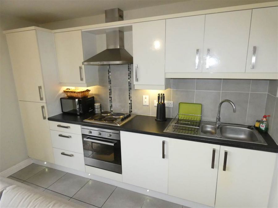 Apt 20 2B Summerhill Avenue