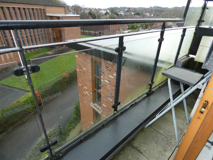 Apt 20 2B Summerhill Avenue