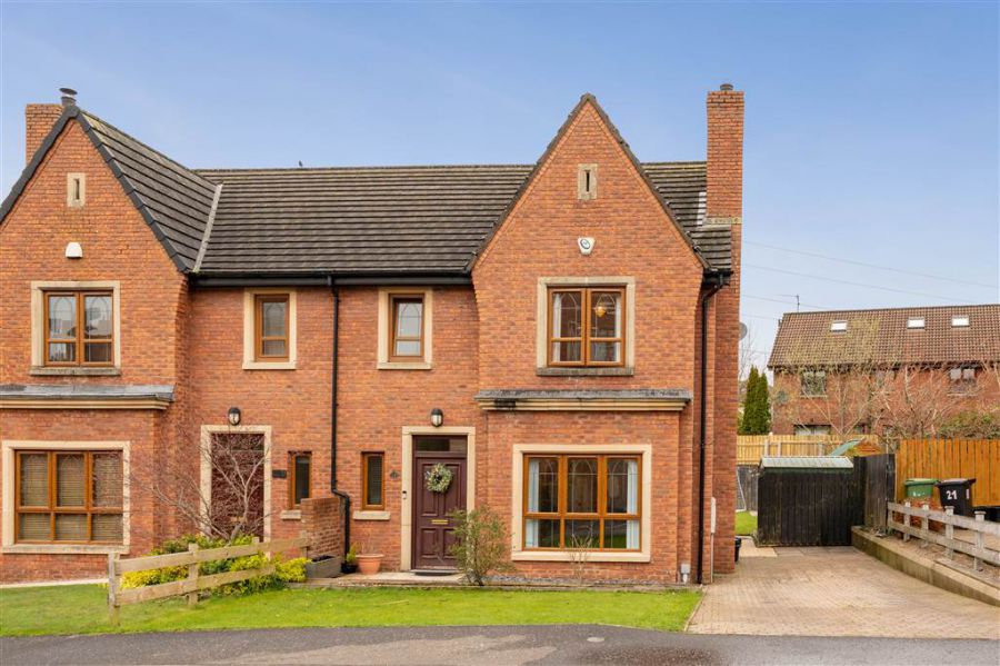 19 Brooke Hall Avenue, Cairnshill, Belfast, BT8 6WE