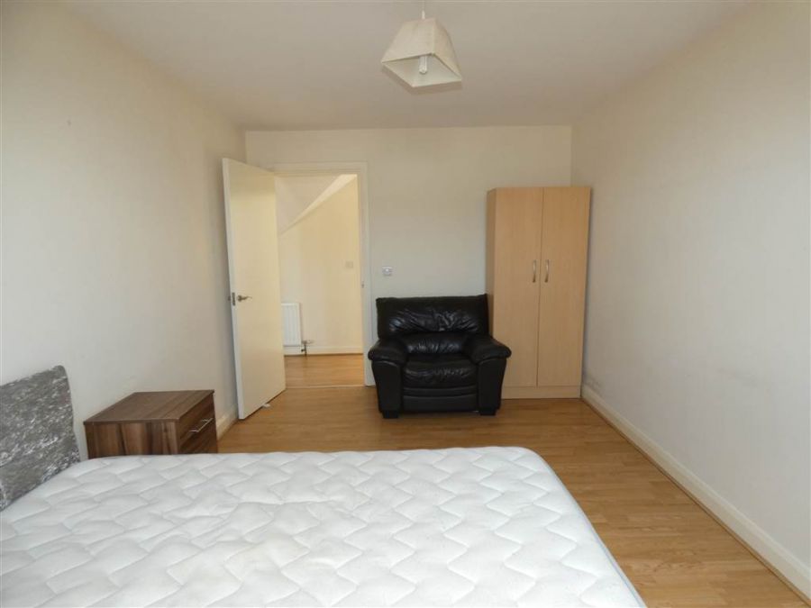 Apt 11 46 Grace Avenue