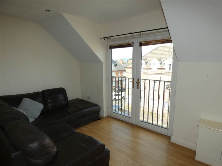 Apt 11 46 Grace Avenue