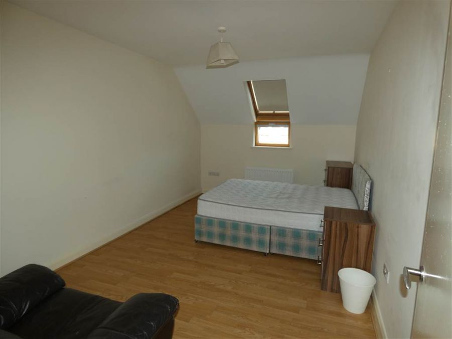 Apt 11 46 Grace Avenue