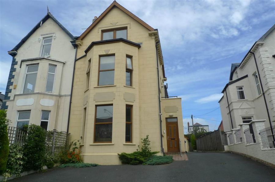 Flat 2 152 Upper Newtownards Road