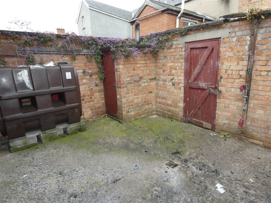 6 Hillfoot Street
