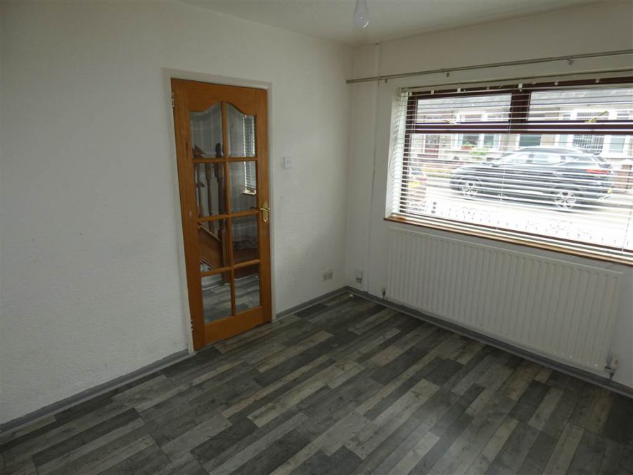6 Hillfoot Street