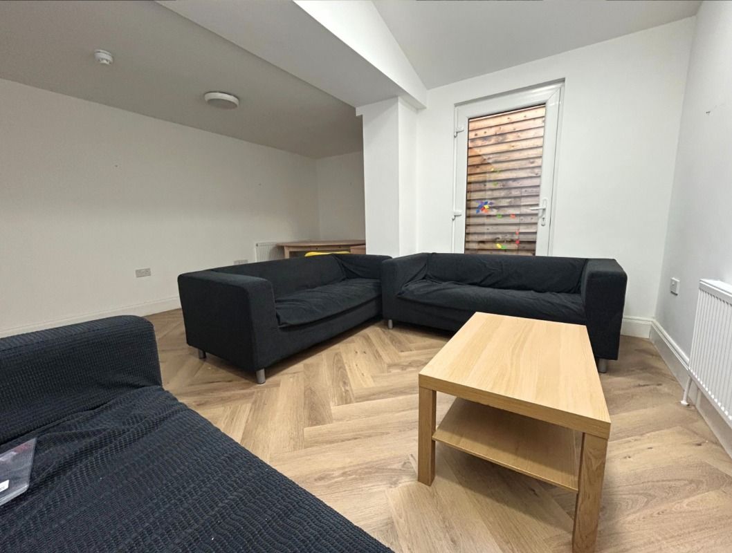 138 University Street