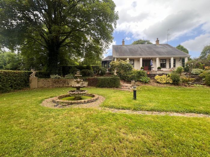 &#226;&#128;&#156;Afran&#226;&#128;&#157; House by the River, 128 Roguery Road