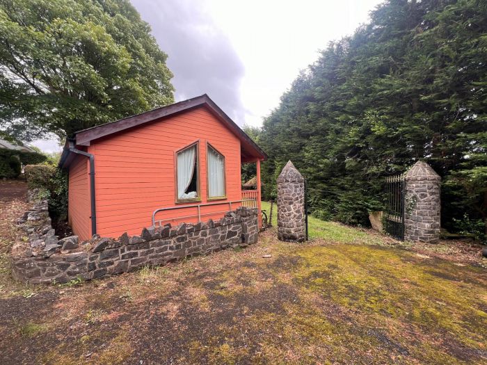 &#226;&#128;&#156;Afran&#226;&#128;&#157; House by the River, 128 Roguery Road