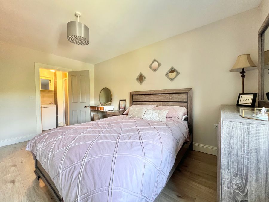 4 Glendale Manor
