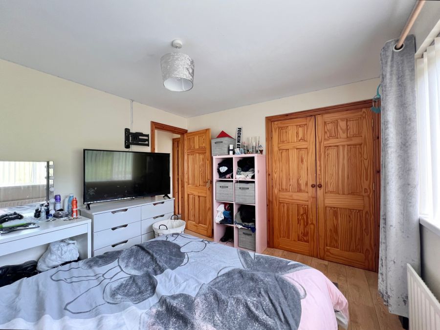 12 Fairlea Close