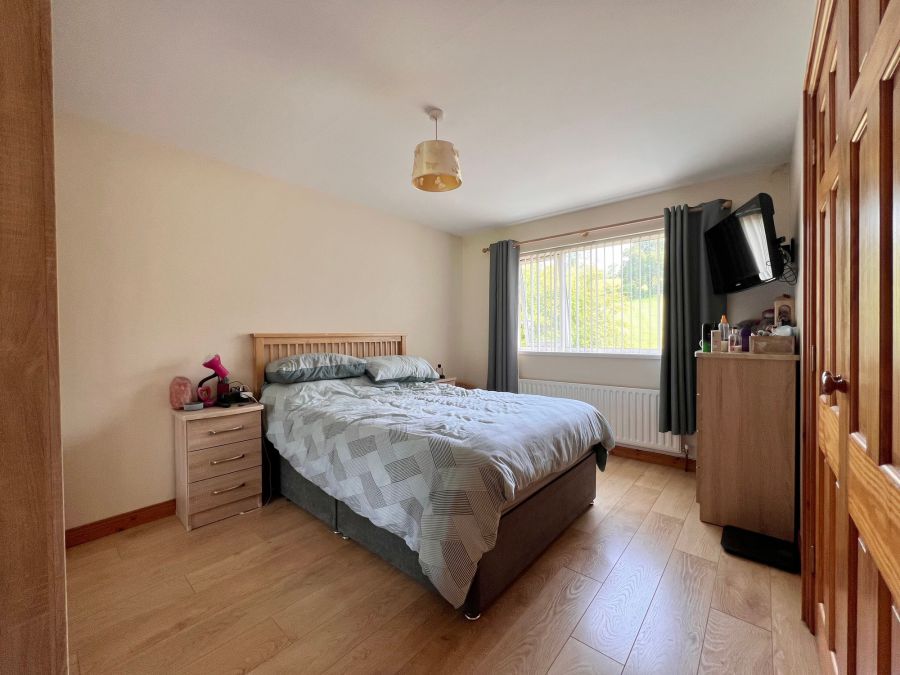 12 Fairlea Close