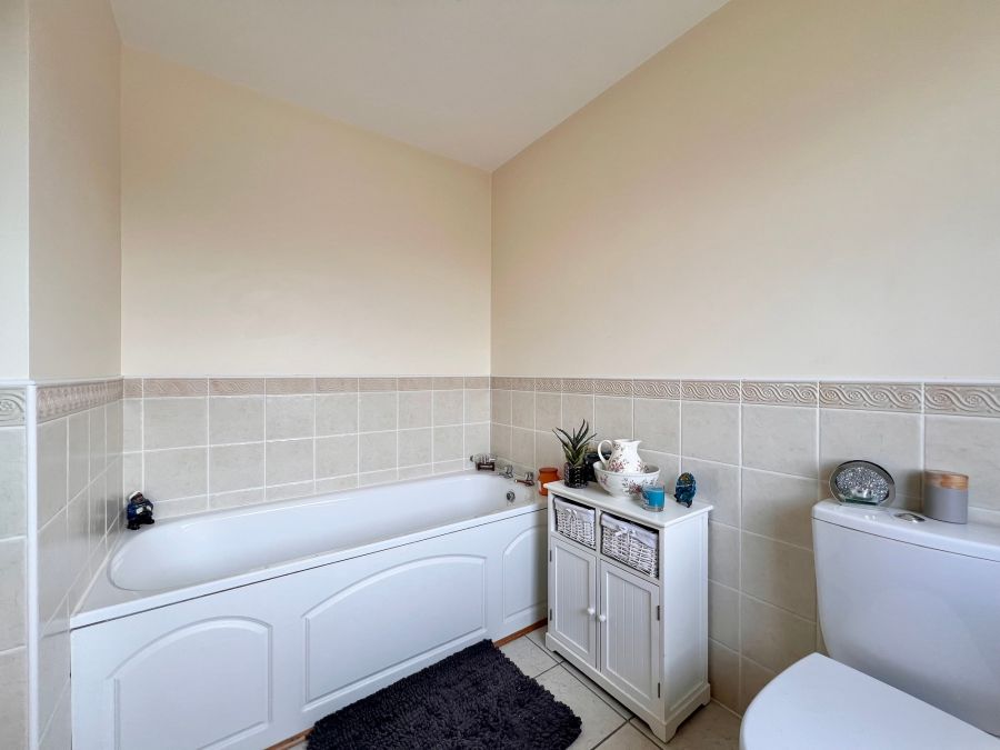 12 Fairlea Close