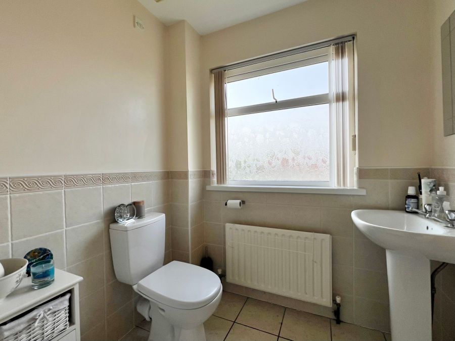 12 Fairlea Close