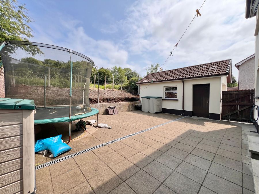 12 Fairlea Close