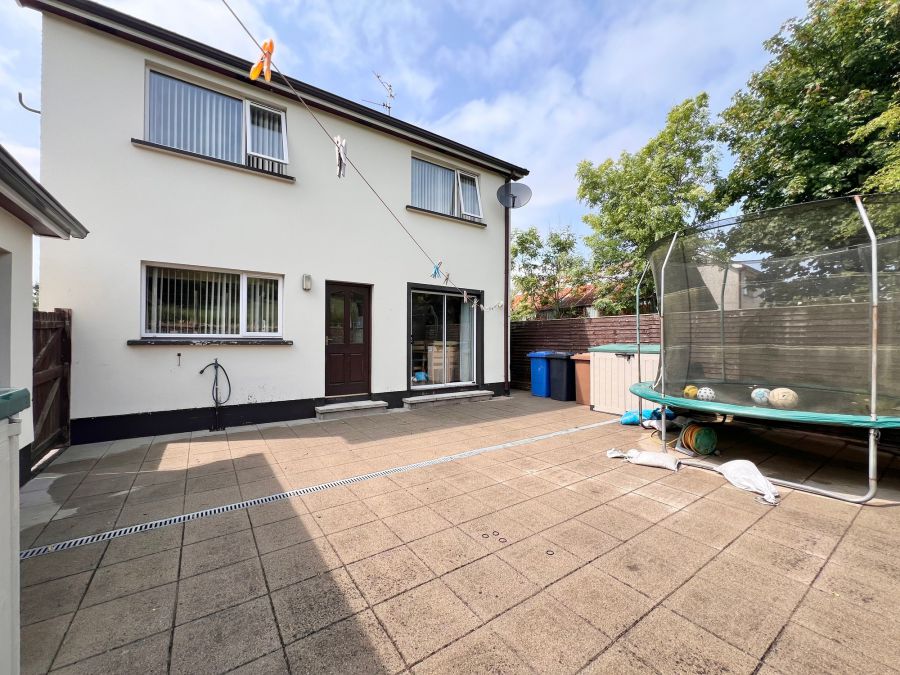 12 Fairlea Close