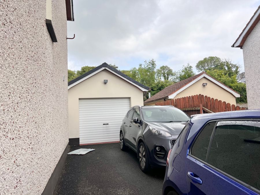 12 Fairlea Close