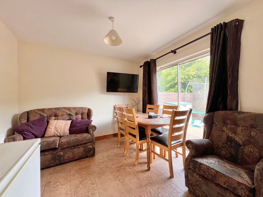12 Fairlea Close