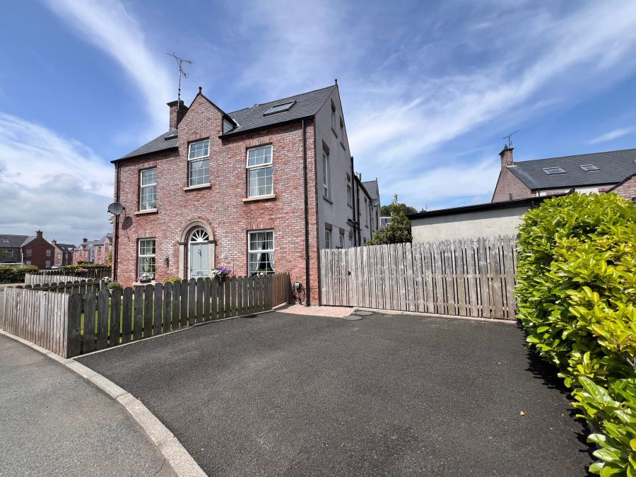 40 Broagh Village