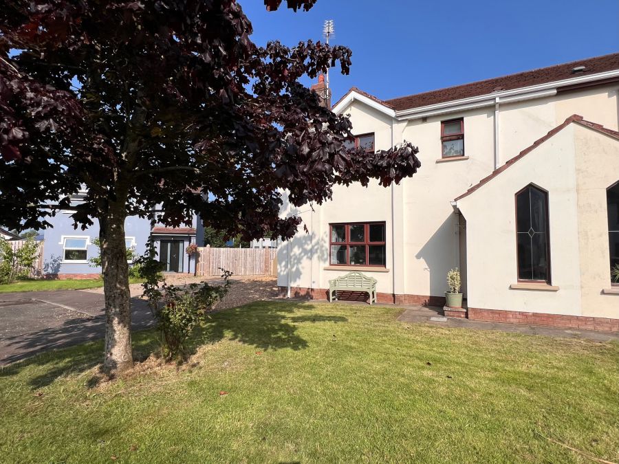 5 Manor Place
