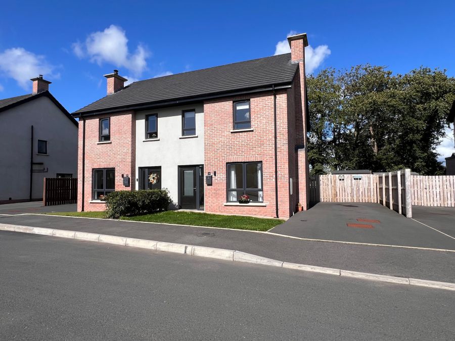 15 The Oaks, Ballinderry