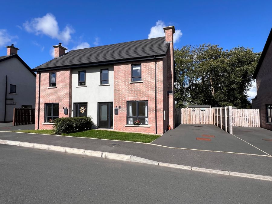 15 The Oaks, Ballinderry