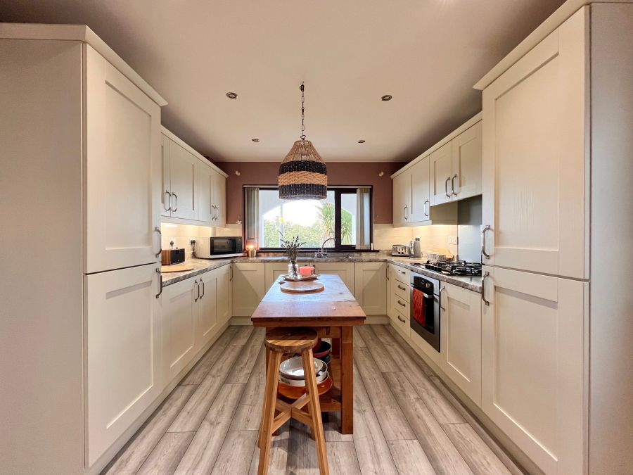 4 Groggan Crescent