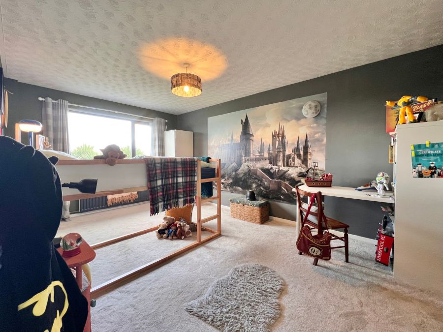 4 Groggan Crescent