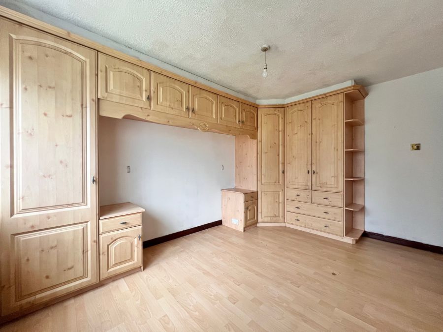 18 Manor Close