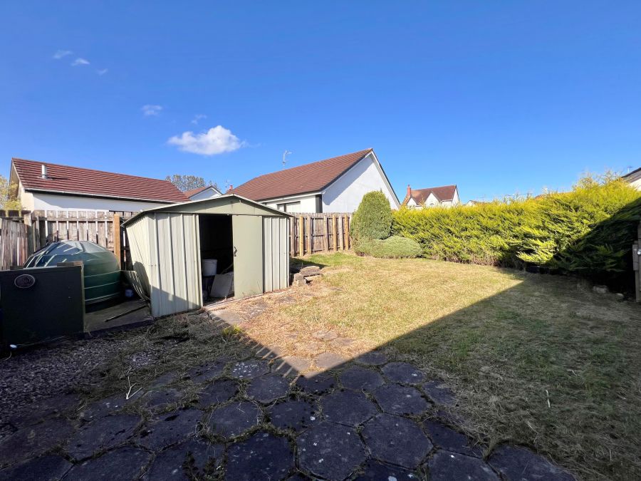 18 Manor Close