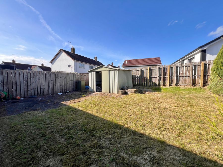 18 Manor Close