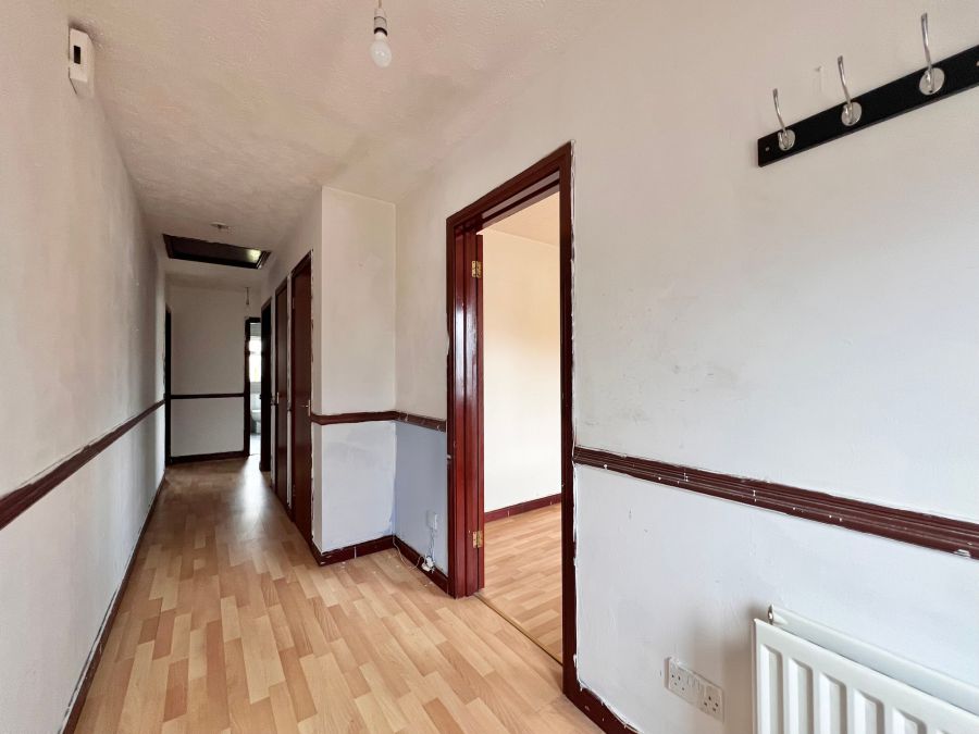 18 Manor Close