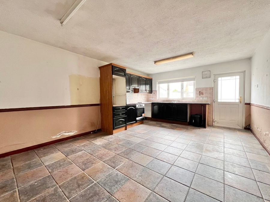 18 Manor Close