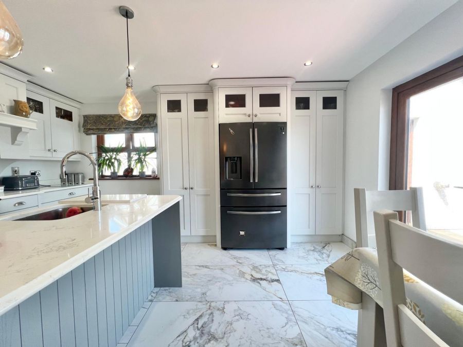 6 Longlands