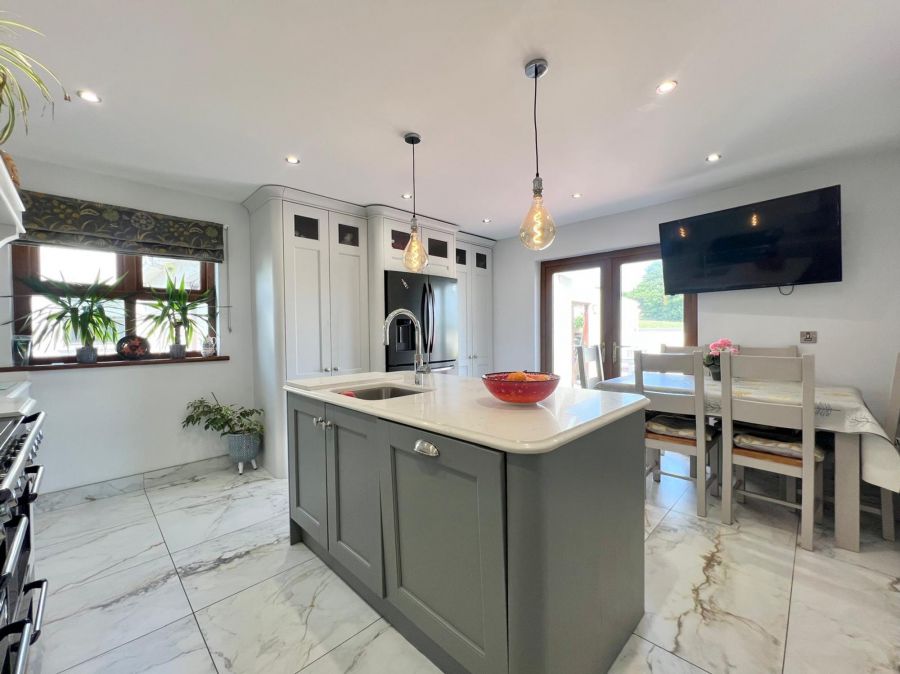 6 Longlands