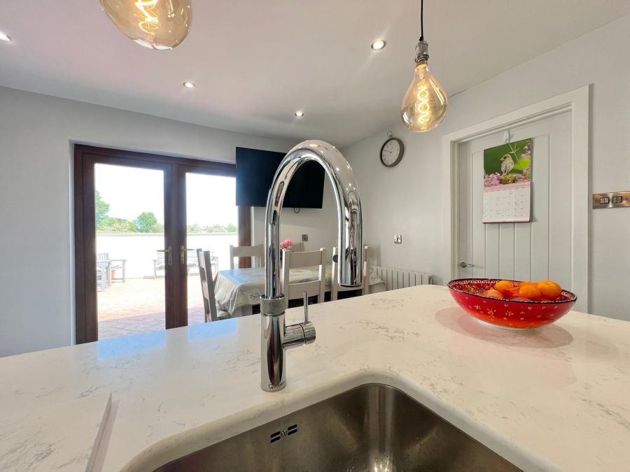 6 Longlands