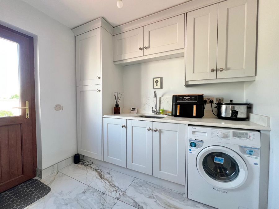 6 Longlands