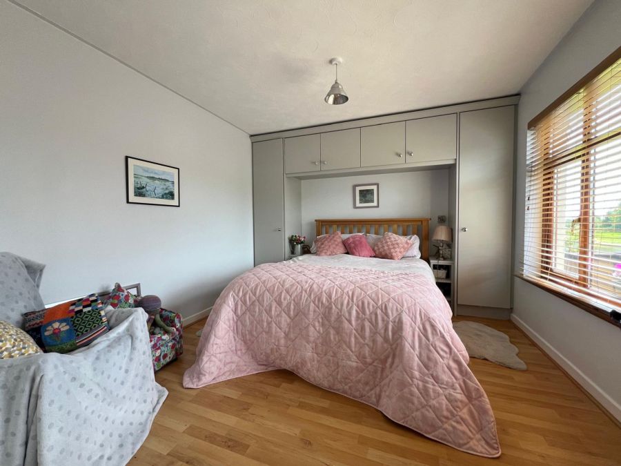 6 Longlands