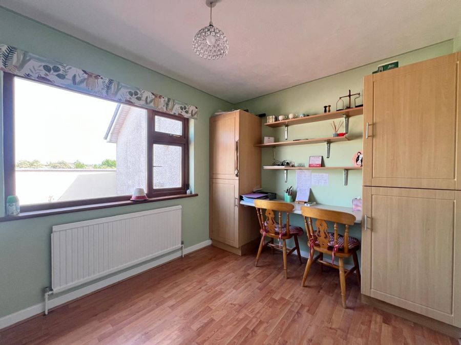 6 Longlands