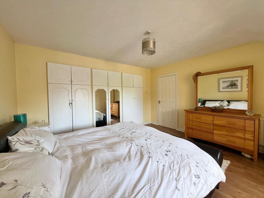 6 Longlands