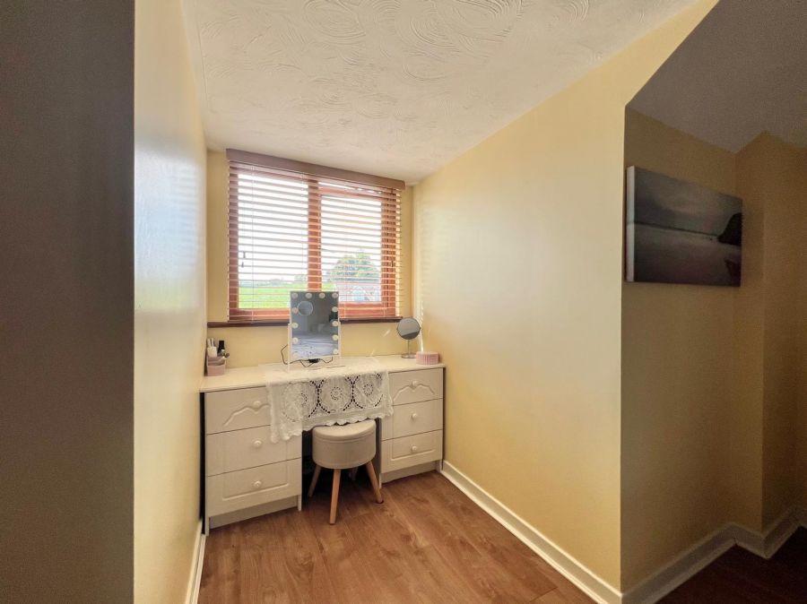 6 Longlands