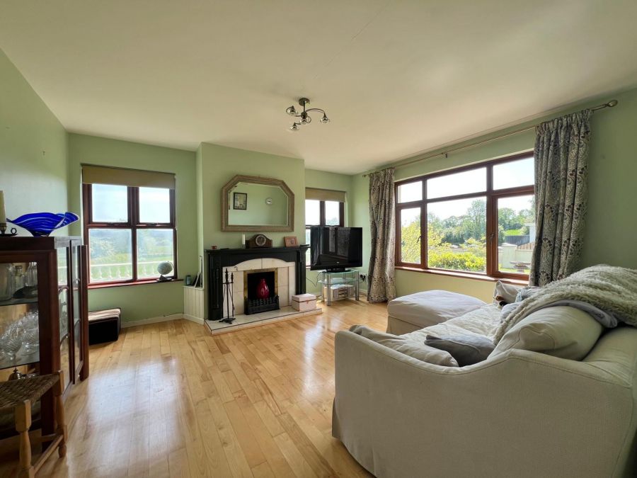 6 Longlands
