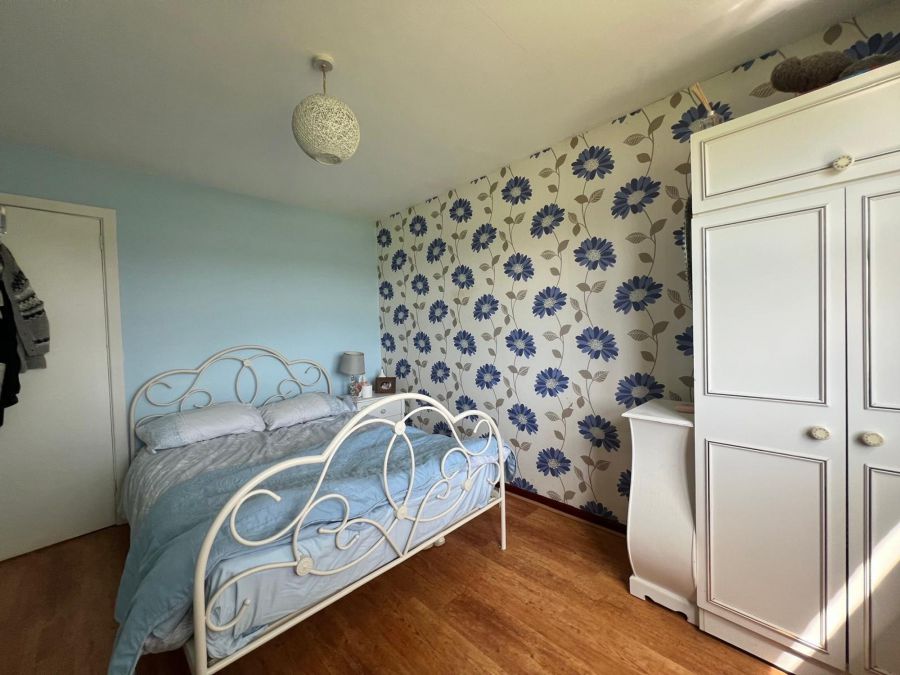6 Longlands