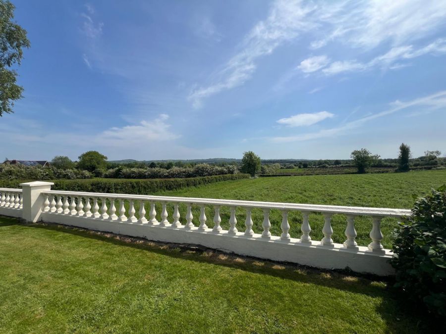 6 Longlands