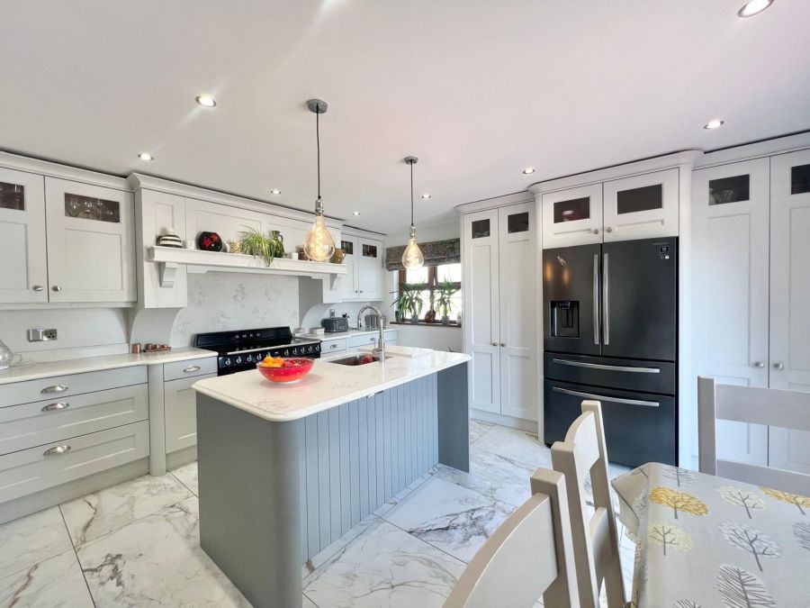 6 Longlands