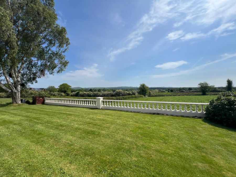 6 Longlands