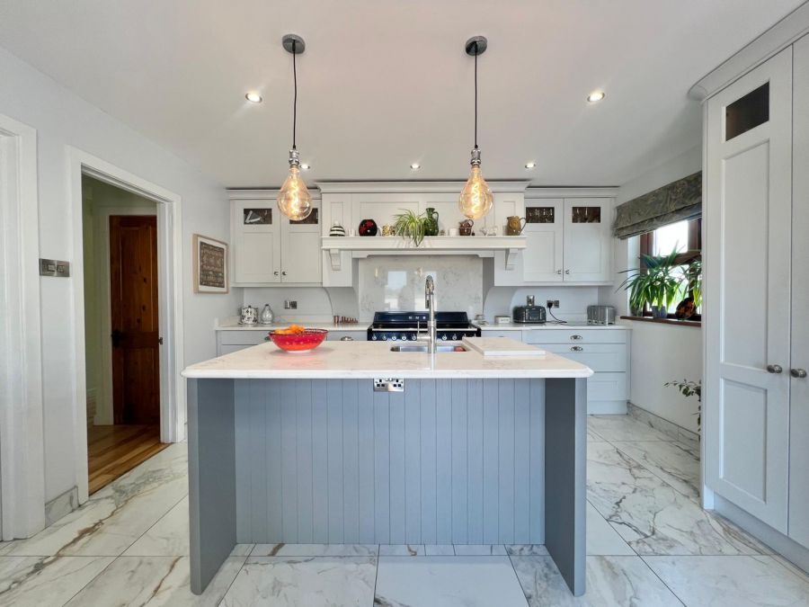 6 Longlands