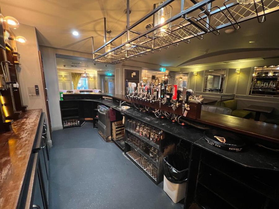 Prominent & Modern Bar, 86 Chapel Street