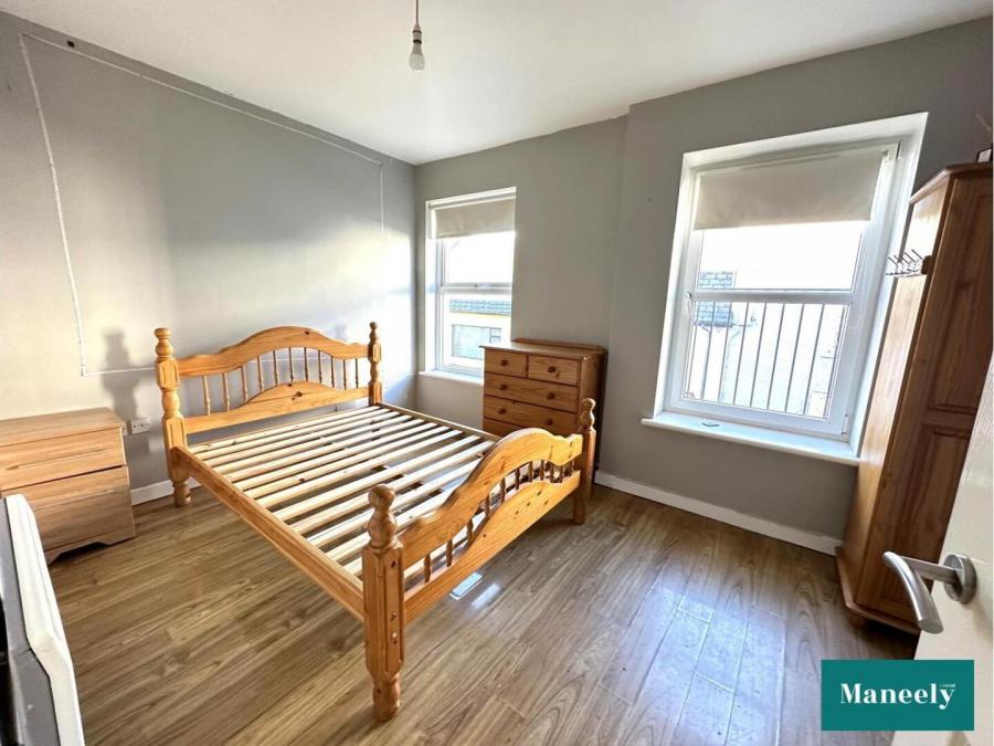 Flat 2, 8-10 Irish Street